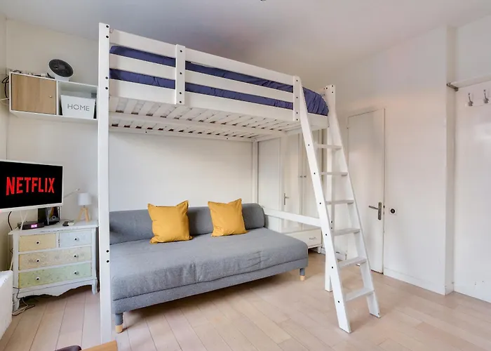 - Quartier Tour Eiffel 3 Free Netflix *